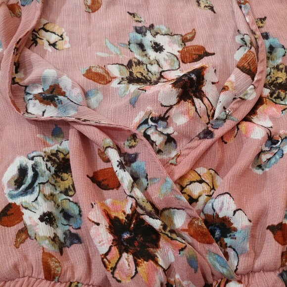 NEW Floral Lace Romper - Picture 3 of 8